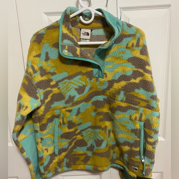 The North Face Women’s Cragmont 1/4 Snap Fleece Pullover - Picture 1 of 3
